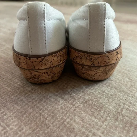 Grasshoppers White Flats‎ with Decorative Bows 6.5 - Picture 6 of 8